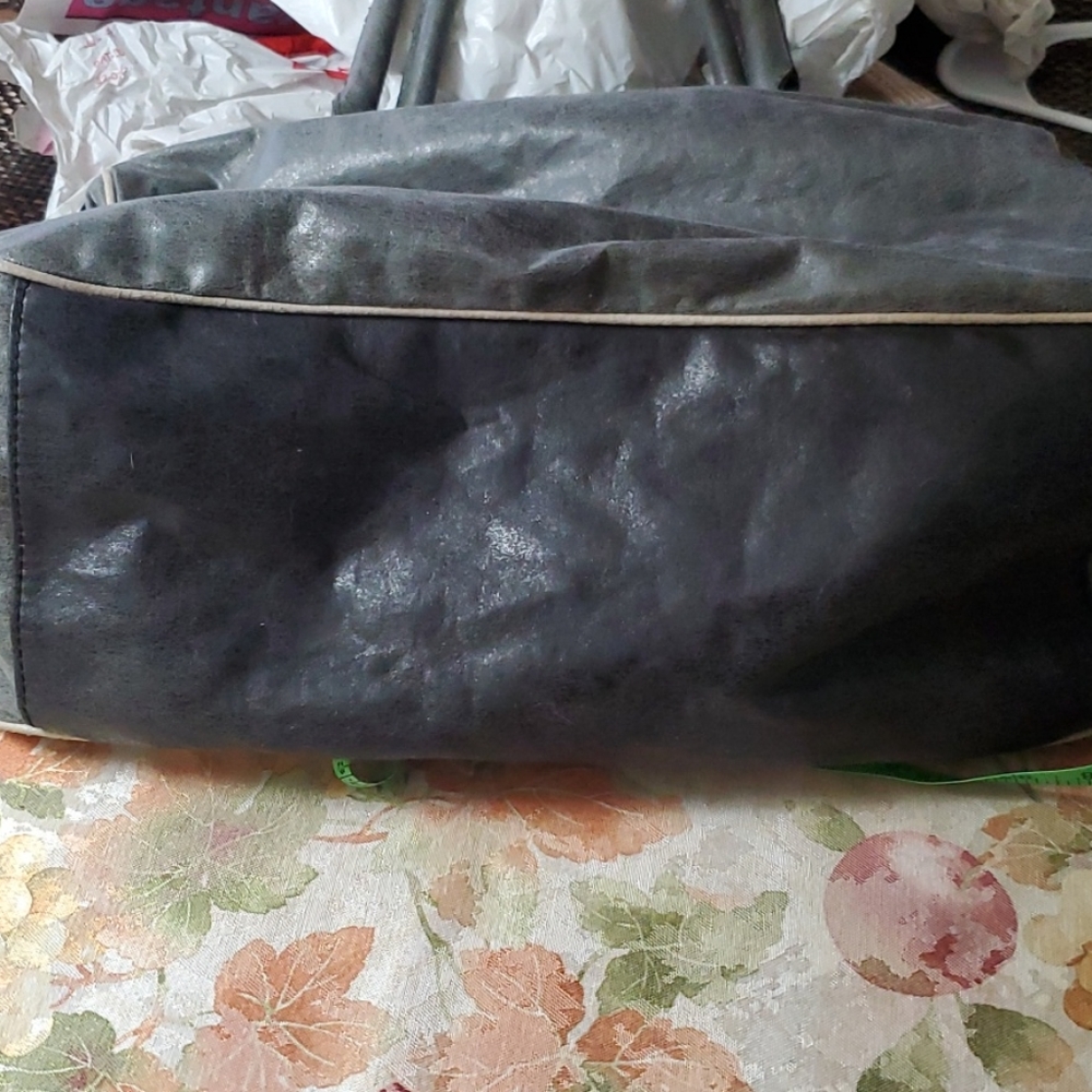 Handbag - Picture 3 of 6